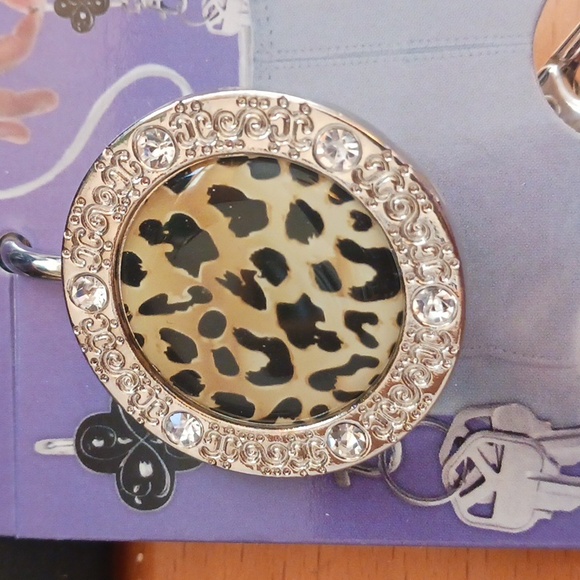 Leopard Print Key Holder - Picture 2 of 3